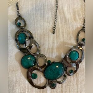 Elegant Hunter Green Gun Metal Bib‎ Statement Necklace
